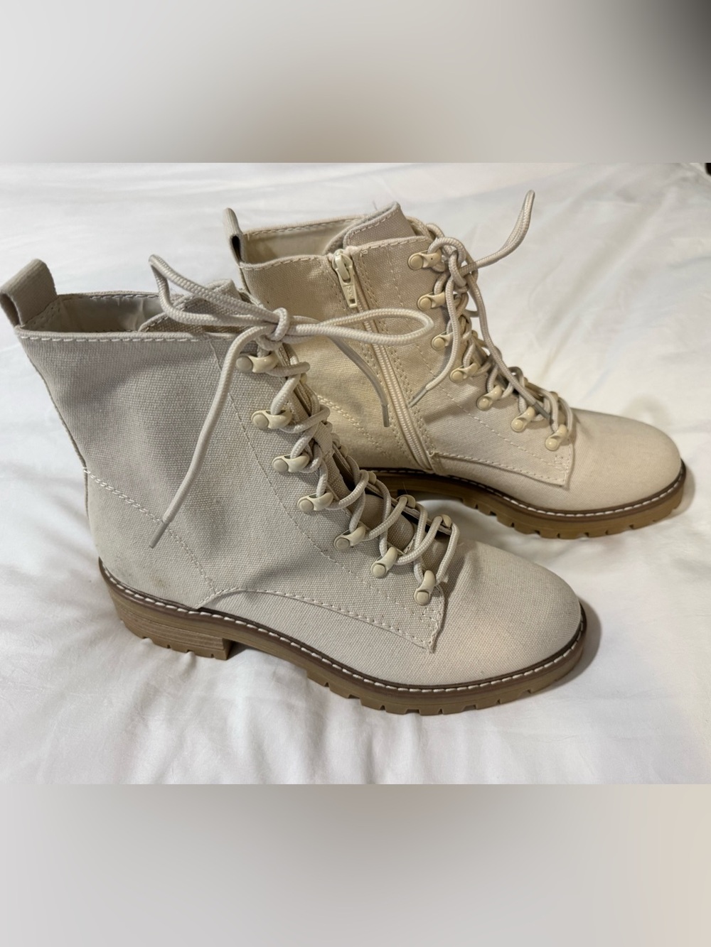 New Target Canvas Lace-Up Combat Boots in Cream/Tan